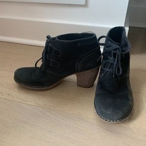 Clarks Bergen Lace Navy Suede Booties Size 9